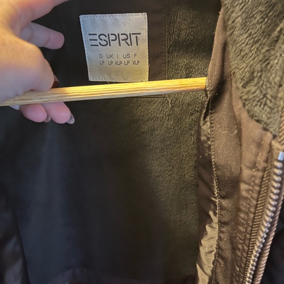 Quilted winter jacket. - Picture 2 of 3